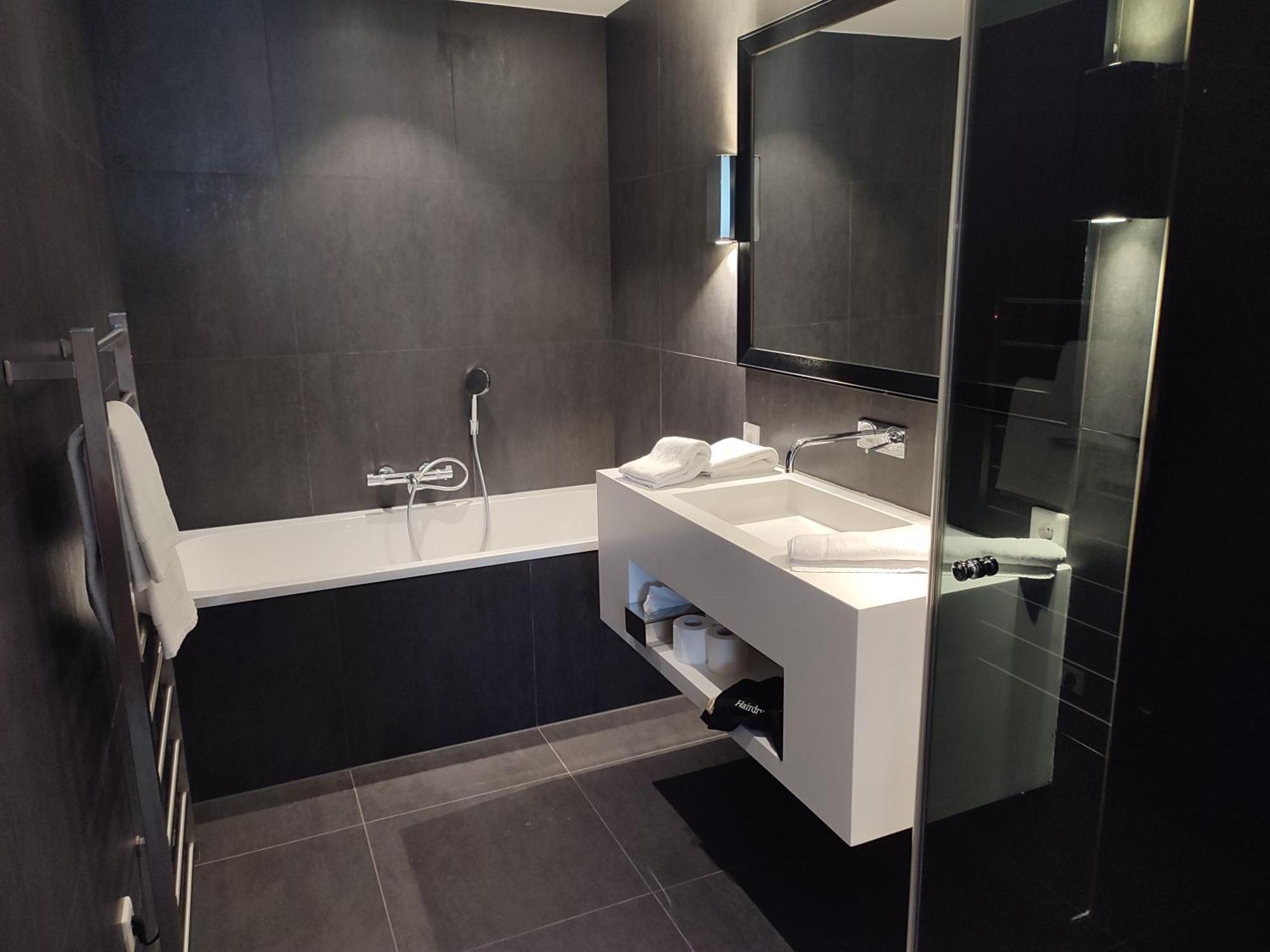 B-Aparthotel Kennedy Den Haag Bagian luar foto