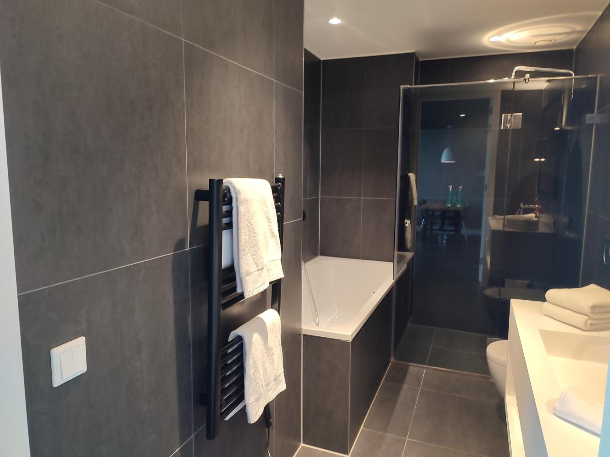 B-Aparthotel Kennedy Den Haag Bagian luar foto