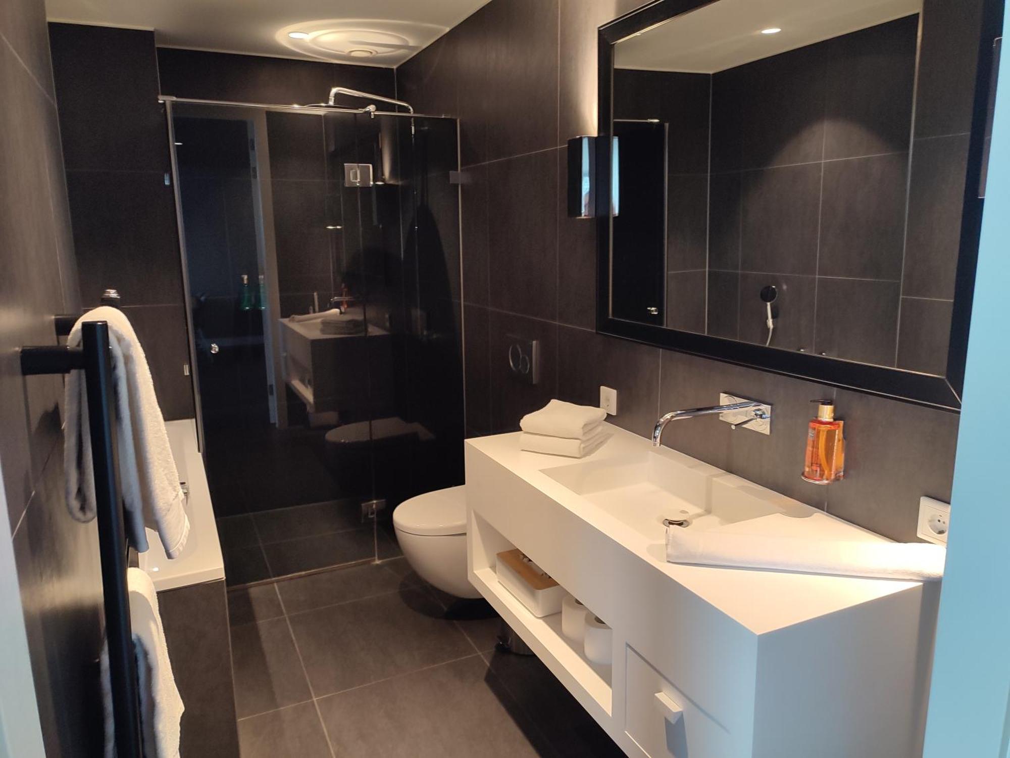 B-Aparthotel Kennedy Den Haag Bagian luar foto