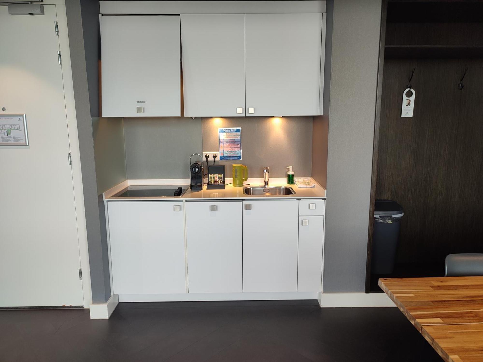 B-Aparthotel Kennedy Den Haag Bagian luar foto